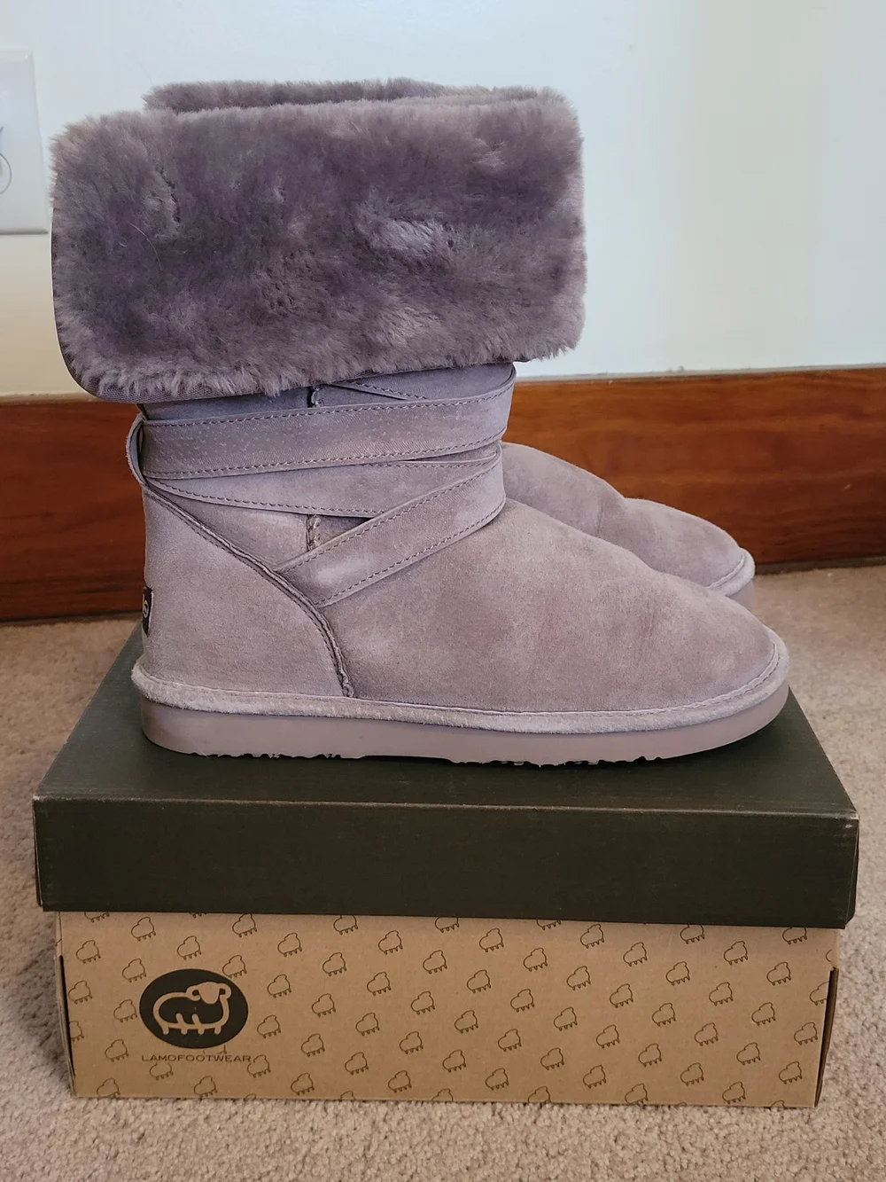 Lamo Womens Size 8 Suede Shearling Gray Fold-Over Cuff Winter Boots EUC